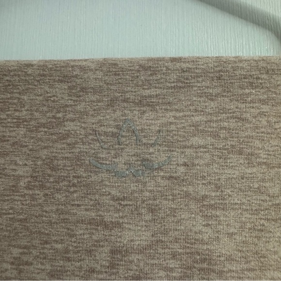 Beyond Yoga Women's Beige Crop Top Size Medium - Picture 5 of 9